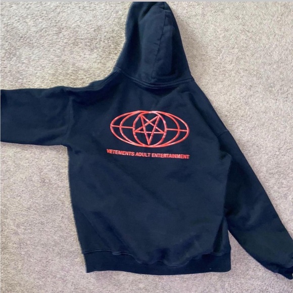 Vetements Adult entertainment hoodie - Picture 2 of 3